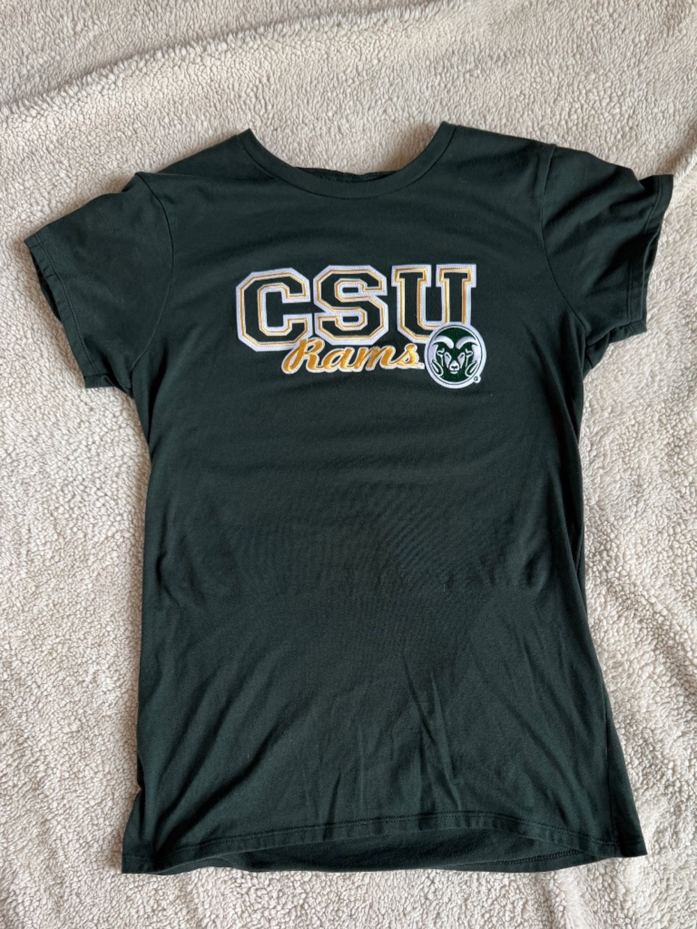 Women’s Colorado State University Rams green embroidered T shirt, L